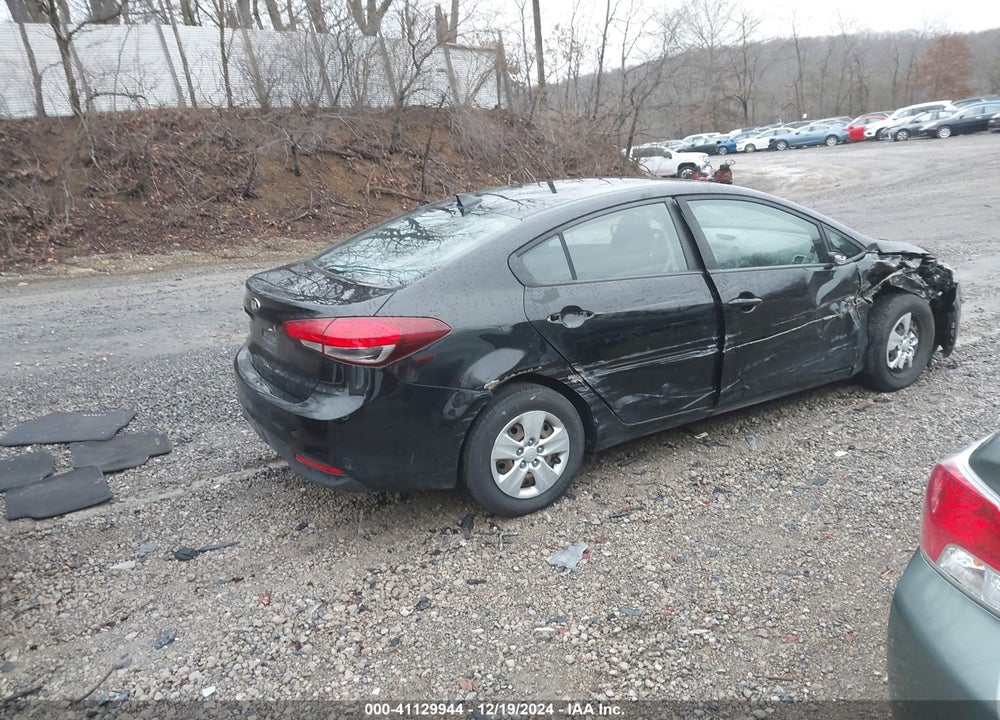 2018 KIA FORTE VIN: 3KPFK4A79JE271624