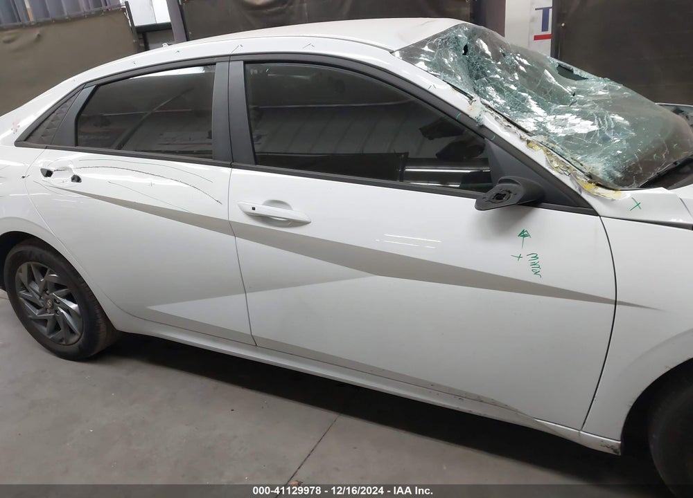 2024 HYUNDAI ELANTRA VIN: KMHLM4DG4RU741270