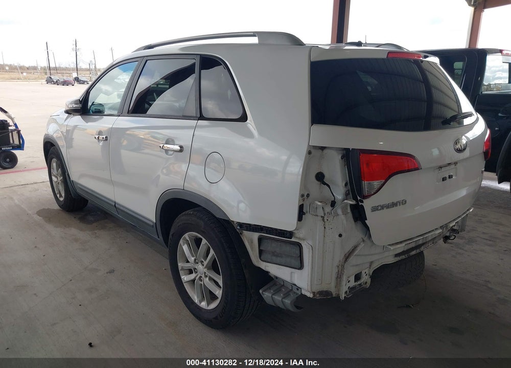 2015 KIA SORENTO LX VIN: 5XYKT4A67FG562183