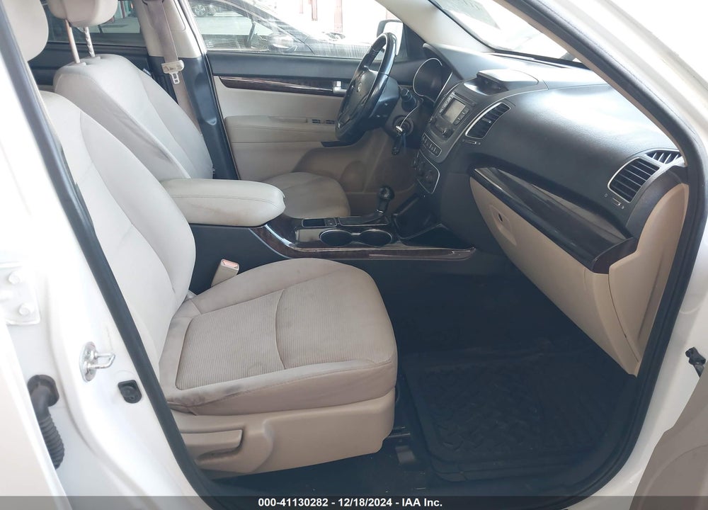 2015 KIA SORENTO LX VIN: 5XYKT4A67FG562183