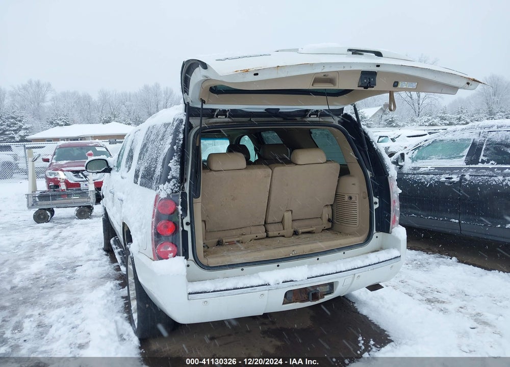 2007 GMC YUKON DENALI VIN: 1GKFK63827J356757
