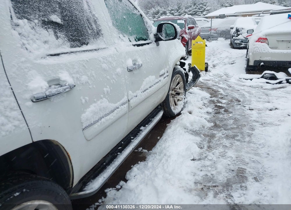2007 GMC YUKON DENALI VIN: 1GKFK63827J356757