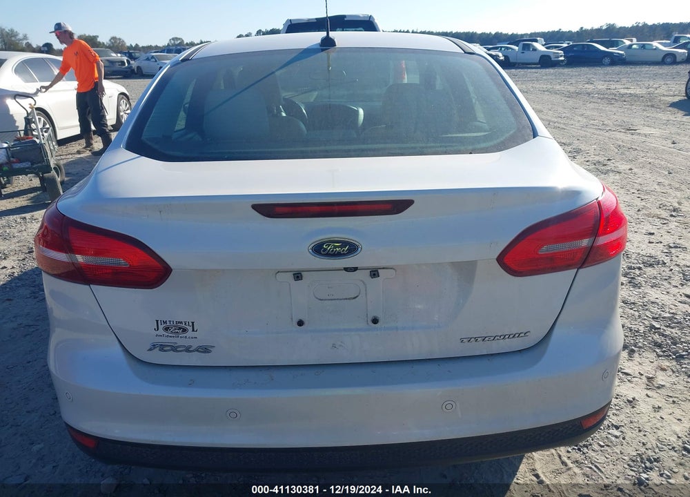 2017 FORD FOCUS VIN: 1FADP3J2XHL207090