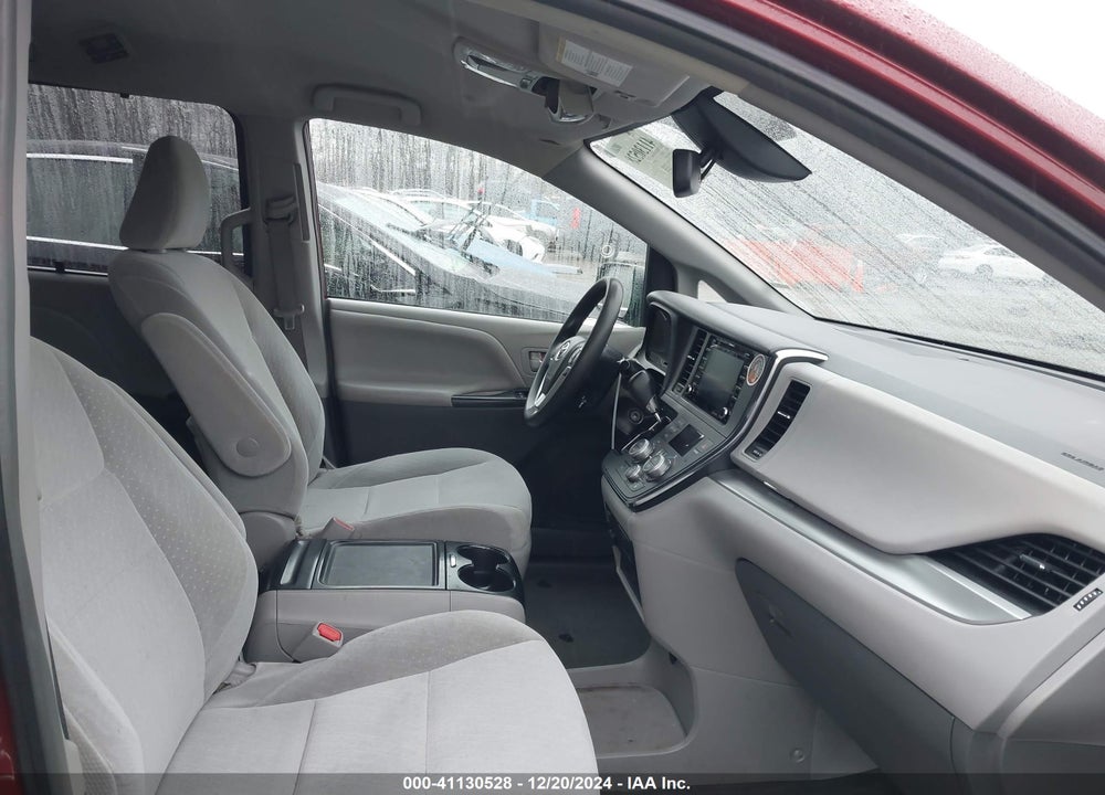 2019 TOYOTA SIENNA LE 8 PASSENGER VIN: 5TDKZ3DC2KS974339