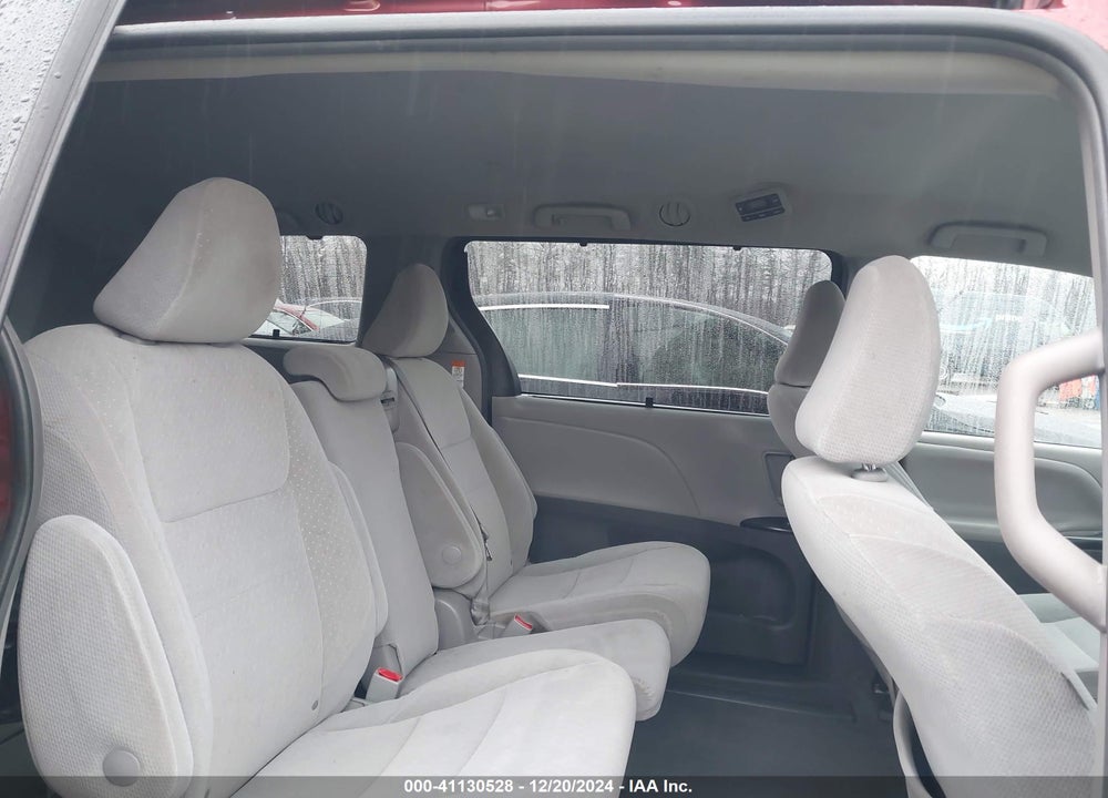 2019 TOYOTA SIENNA LE 8 PASSENGER VIN: 5TDKZ3DC2KS974339