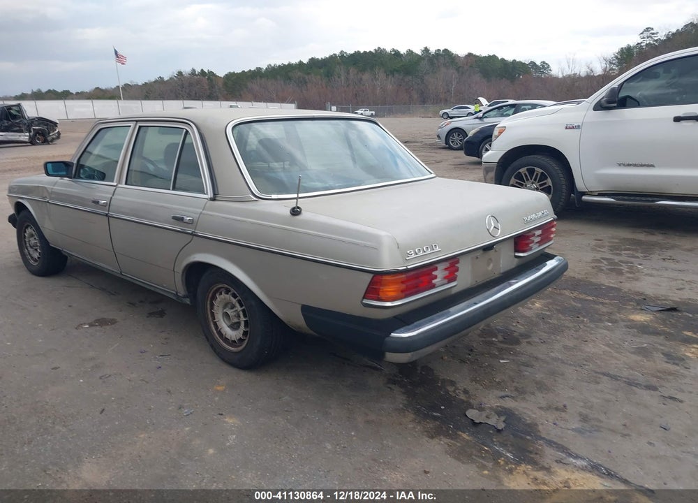 1985 MERCEDES-BENZ 300 DT VIN: WDBAB33C6FA231752