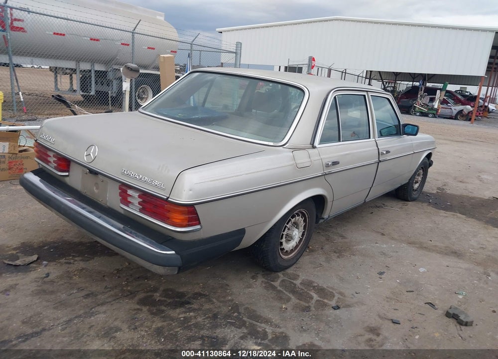 1985 MERCEDES-BENZ 300 DT VIN: WDBAB33C6FA231752