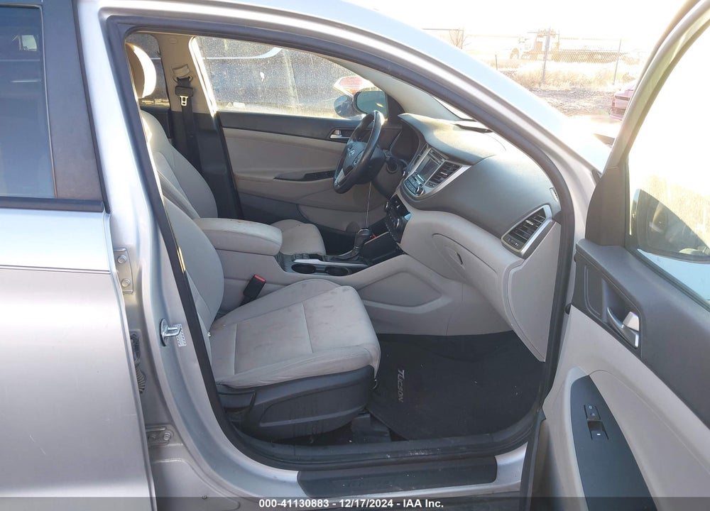 2017 HYUNDAI TUCSON SPORT VIN: KM8J3CA2XHU404887