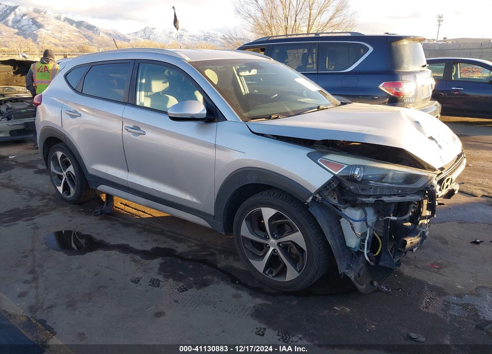 2017 HYUNDAI TUCSON SPORT VIN: KM8J3CA2XHU404887