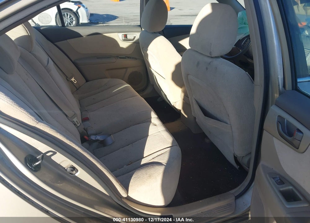 2007 KIA OPTIMA LX VIN: KNAGE123775122300
