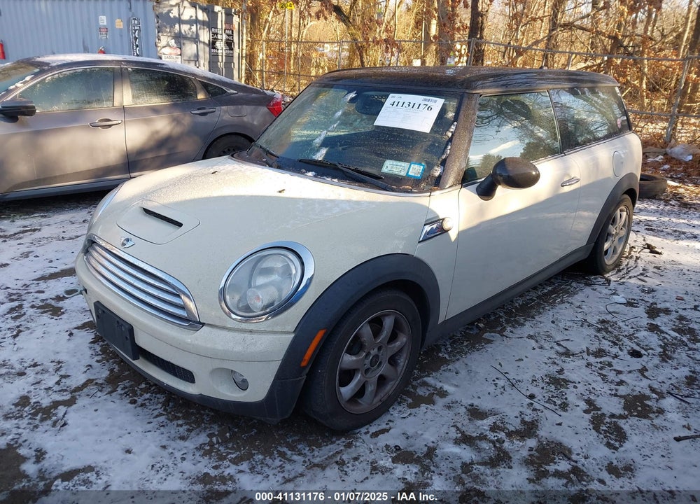 2009 MINI COOPER CLUBMAN VIN: WMWML33549TN69038