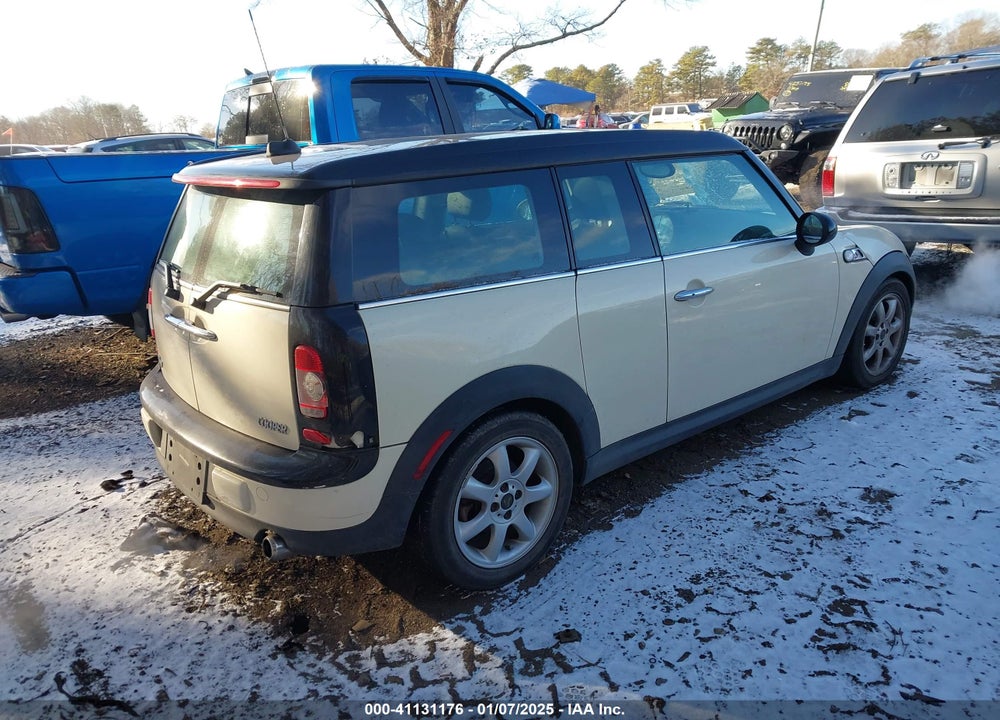 2009 MINI COOPER CLUBMAN VIN: WMWML33549TN69038