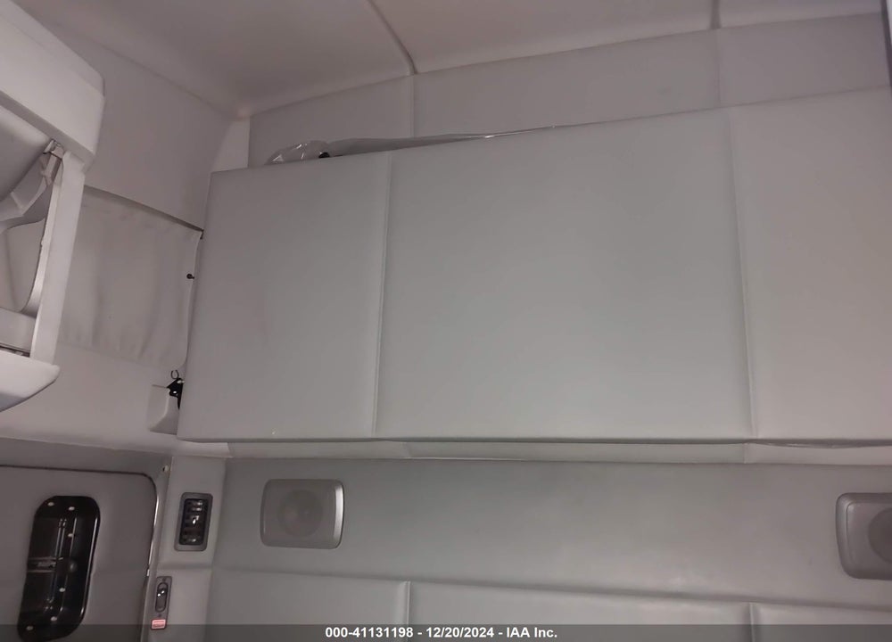 2018 KENWORTH T680 VIN: 1XKYDP9X8JJ135548