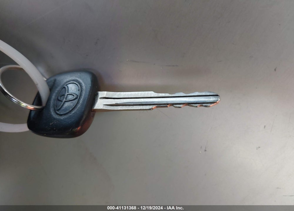 2005 TOYOTA CAMRY LE VIN: 4T1BE32K25U945165