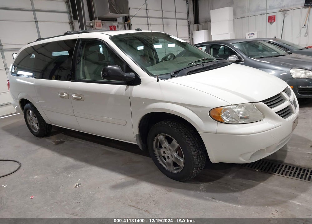 2005 DODGE GRAND CARAVAN SXT VIN: 2D4GP44L35R585369