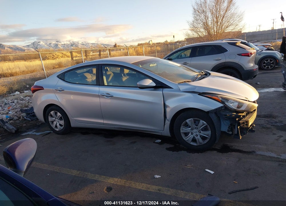 2016 HYUNDAI ELANTRA VIN: 5NPDH4AE6GH754514