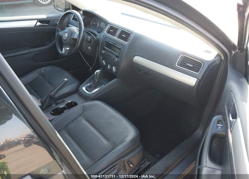 2013 VOLKSWAGEN JETTA 2.5L SE VIN: 3VWDP7AJXDM384091