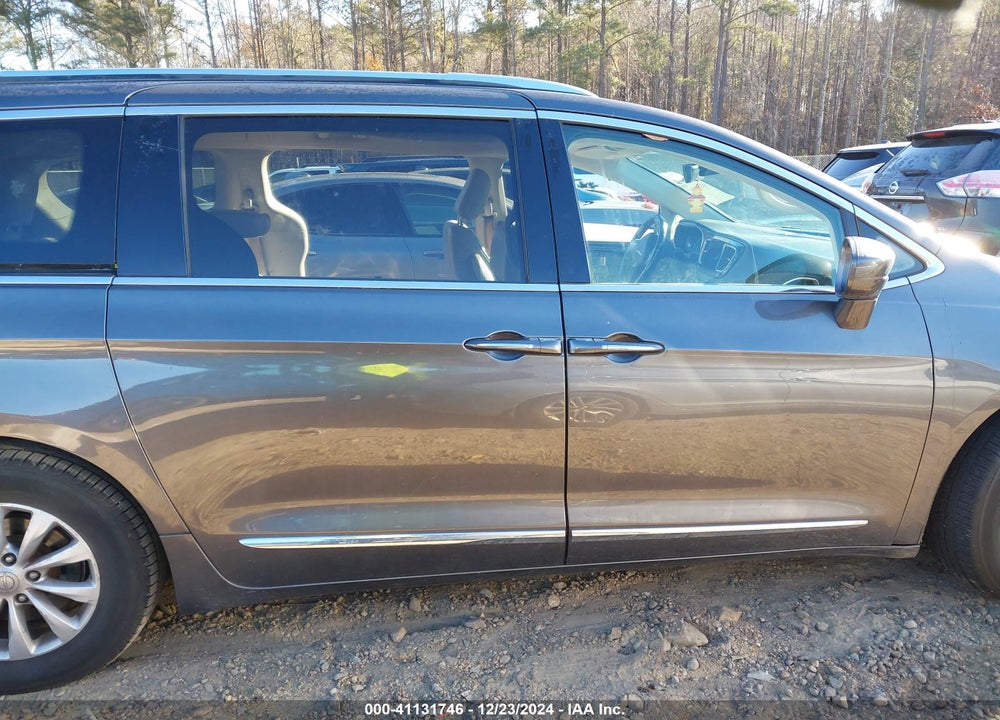 2018 CHRYSLER PACIFICA TOURING L VIN: 2C4RC1BG2JR235652