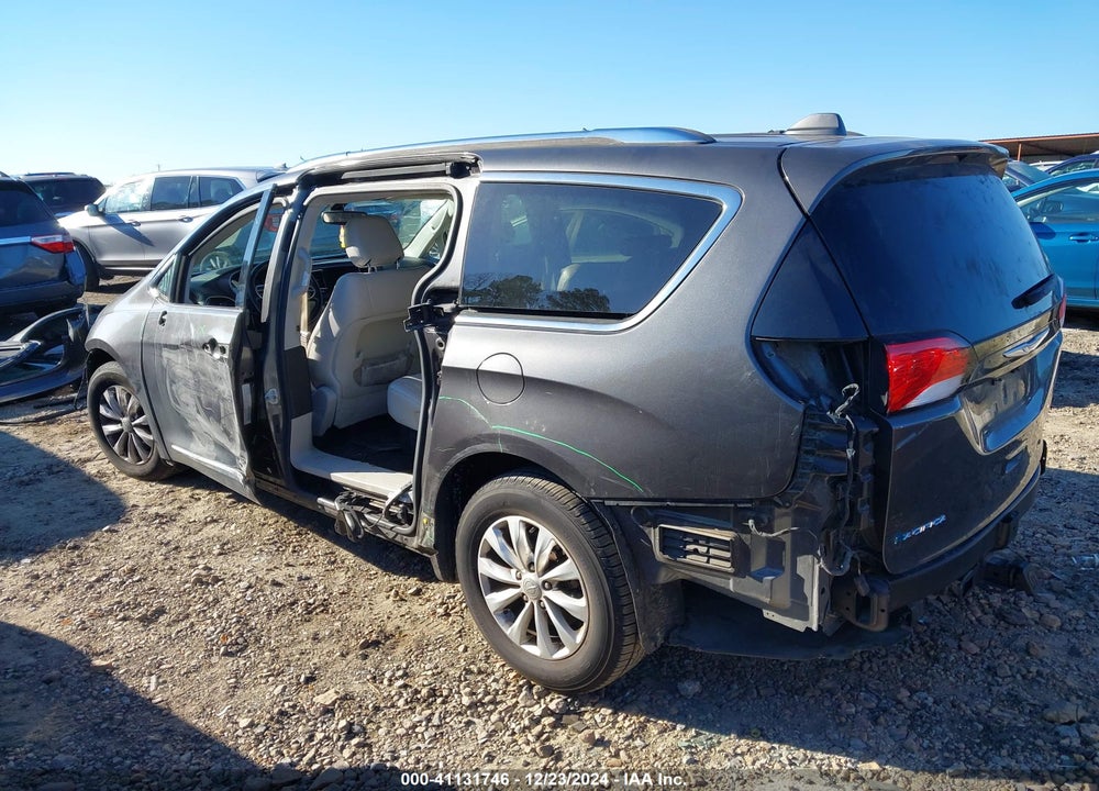 2018 CHRYSLER PACIFICA TOURING L VIN: 2C4RC1BG2JR235652
