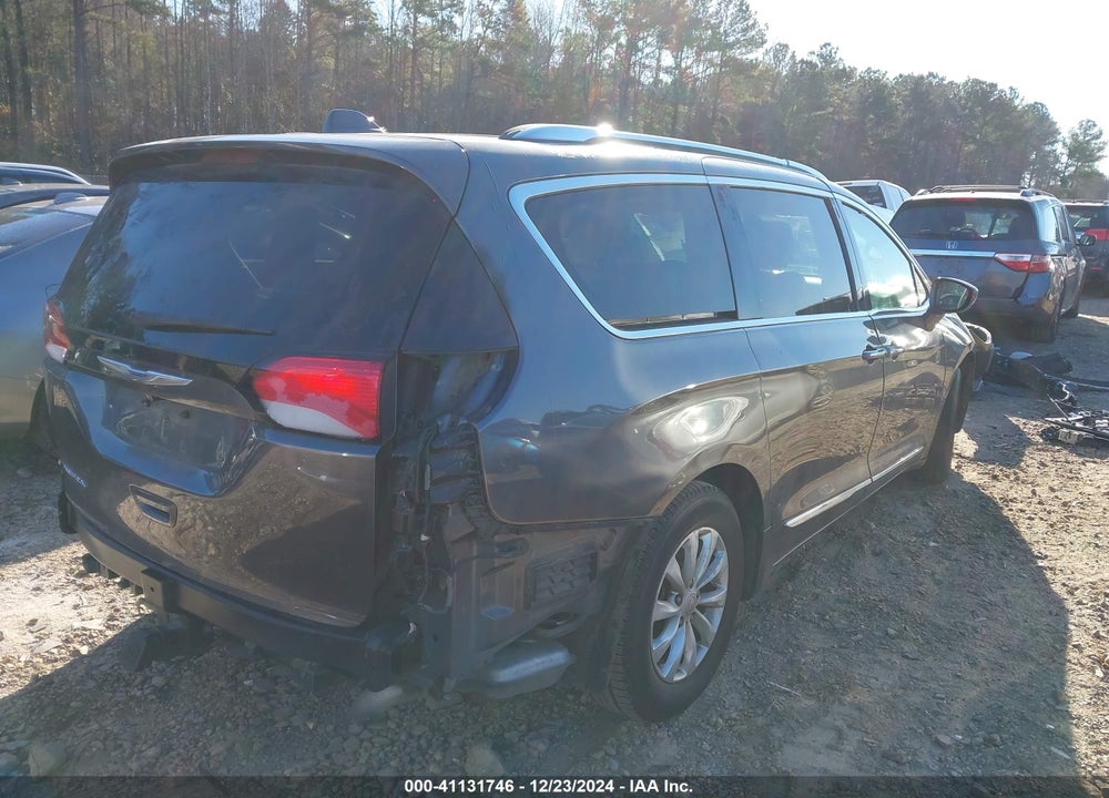 2018 CHRYSLER PACIFICA TOURING L VIN: 2C4RC1BG2JR235652