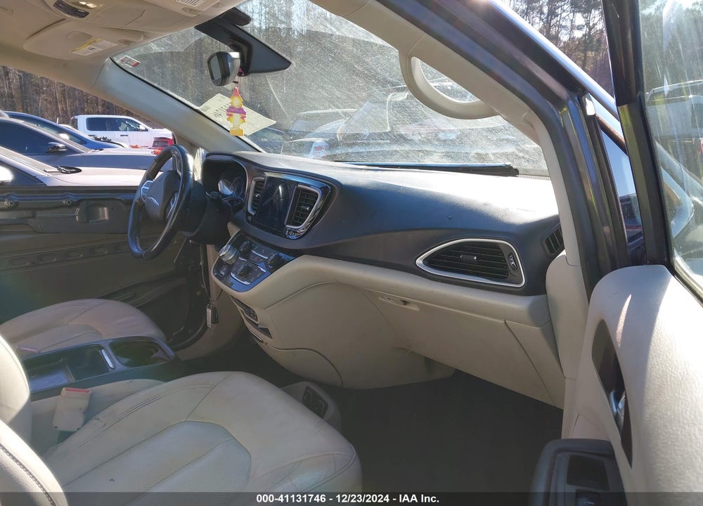 2018 CHRYSLER PACIFICA TOURING L VIN: 2C4RC1BG2JR235652