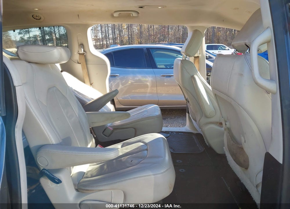 2018 CHRYSLER PACIFICA TOURING L VIN: 2C4RC1BG2JR235652