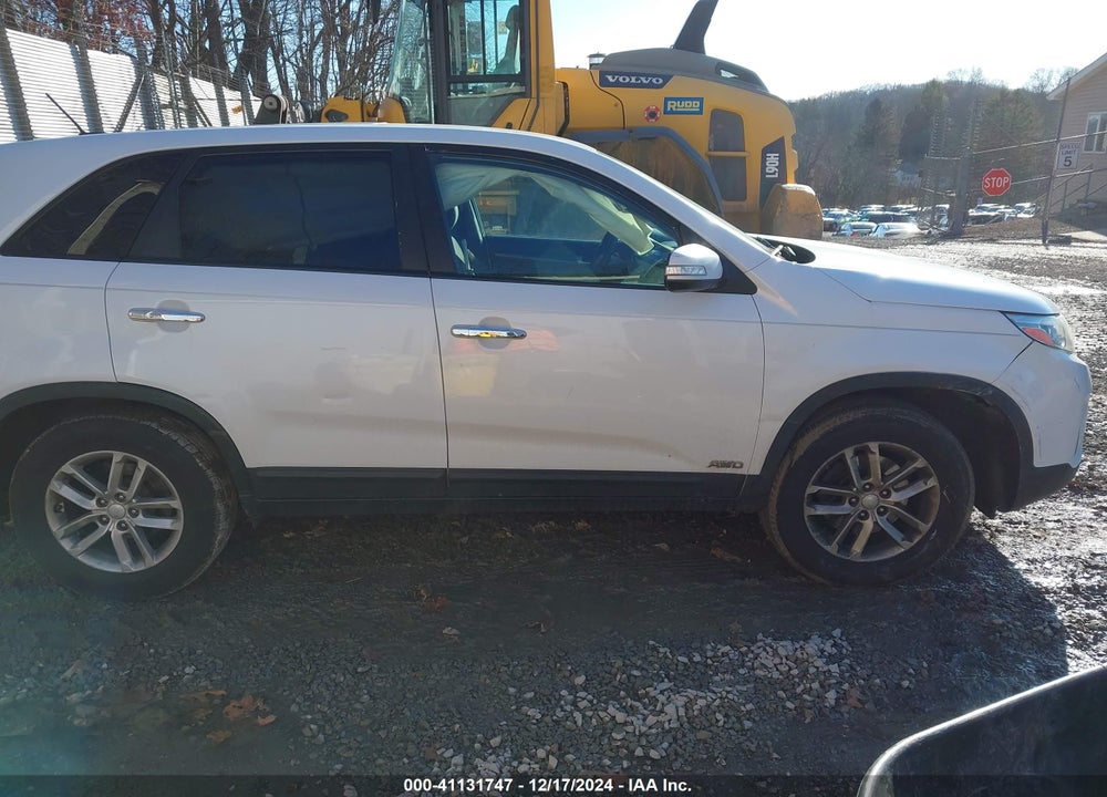 2014 KIA SORENTO LX VIN: 5XYKTCA66EG515798