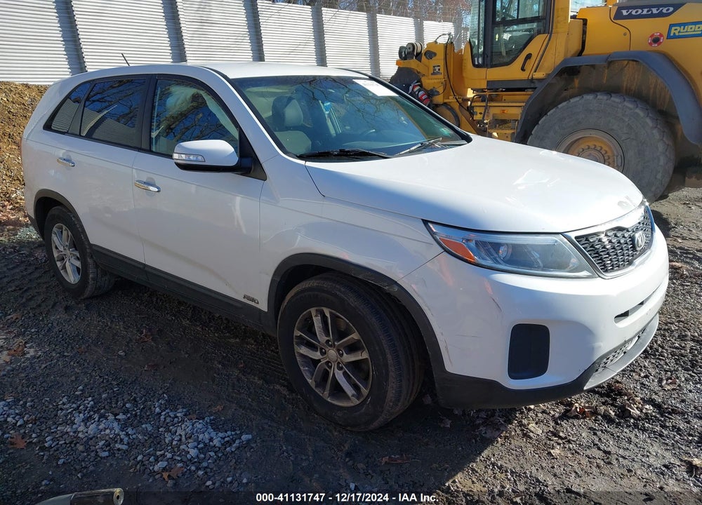 2014 KIA SORENTO LX VIN: 5XYKTCA66EG515798