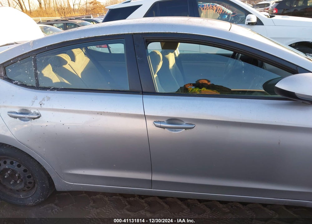 2018 HYUNDAI ELANTRA SE VIN: 5NPD74LF8JH355314