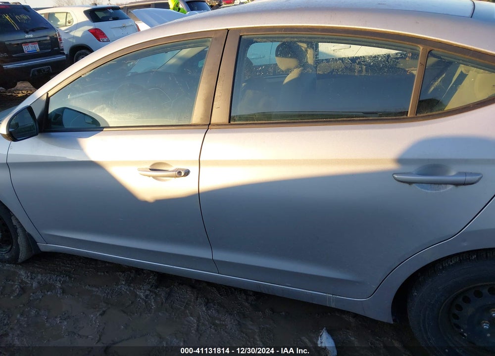 2018 HYUNDAI ELANTRA SE VIN: 5NPD74LF8JH355314