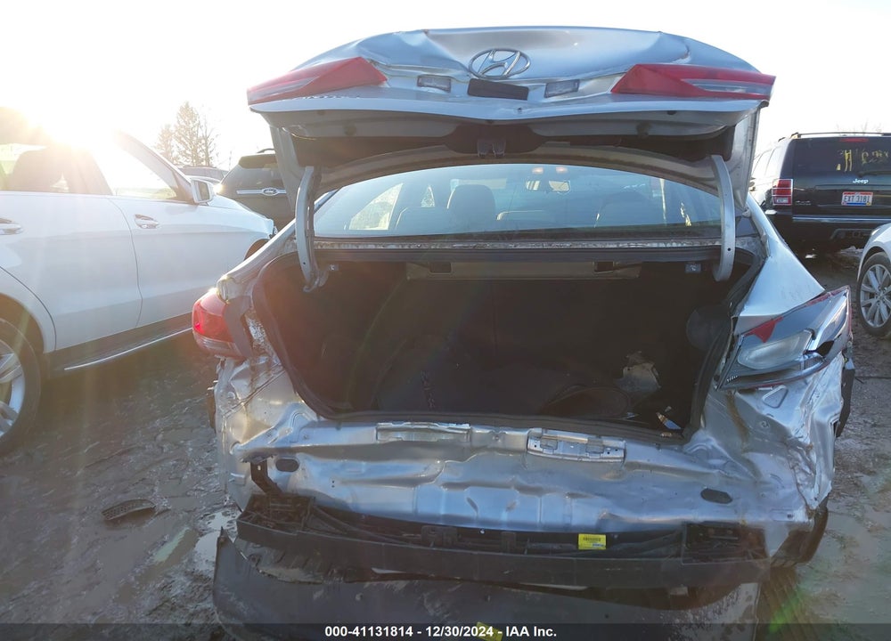 2018 HYUNDAI ELANTRA SE VIN: 5NPD74LF8JH355314