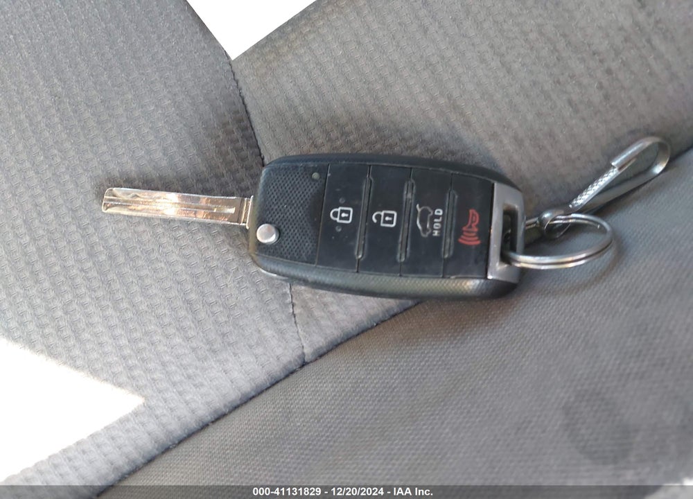 2015 KIA SORENTO LX VIN: 5XYKT3A6XFG589467