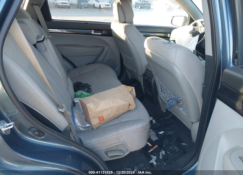 2015 KIA SORENTO LX VIN: 5XYKT3A6XFG589467