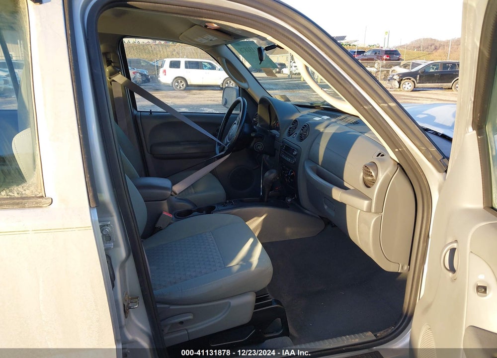2006 JEEP LIBERTY VIN: 1J4GL48K66W130366