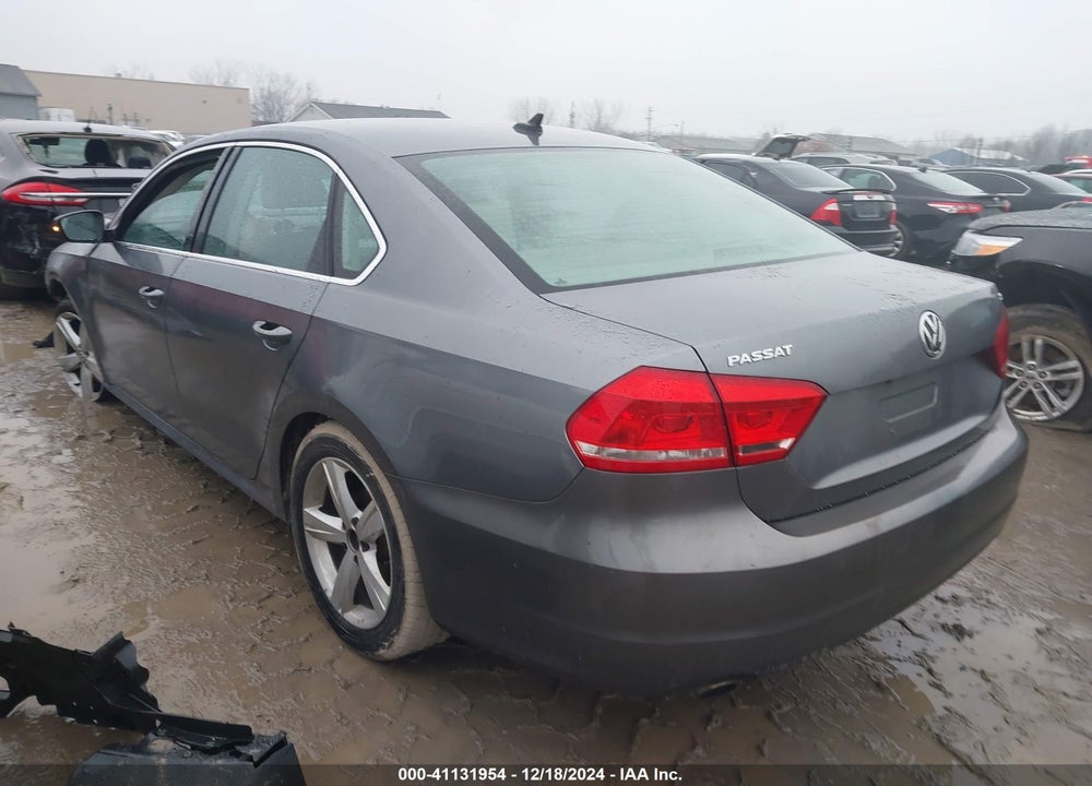 2013 VOLKSWAGEN PASSAT VIN: 1VWBH7A36DC049658