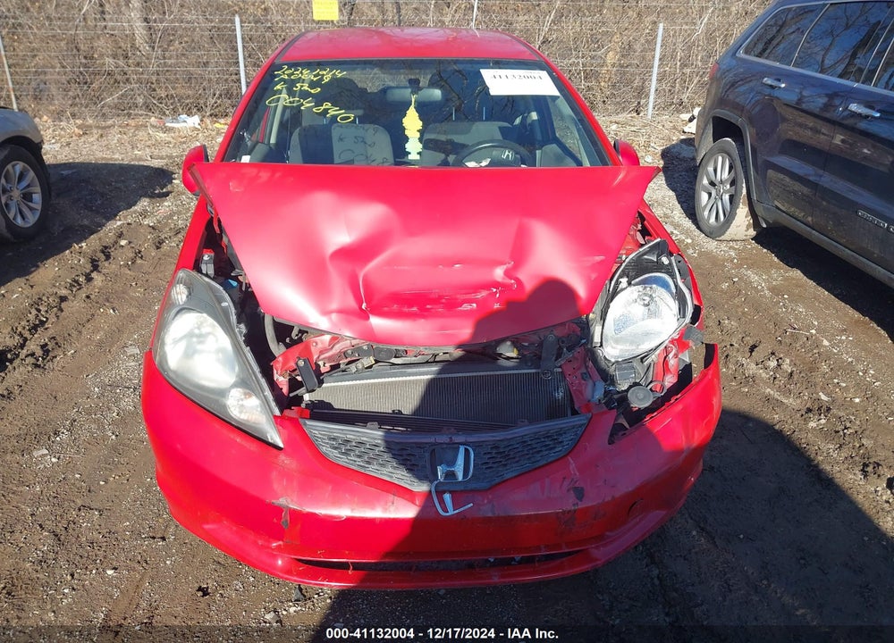 2013 HONDA FIT VIN: JHMGE8H37DC004840