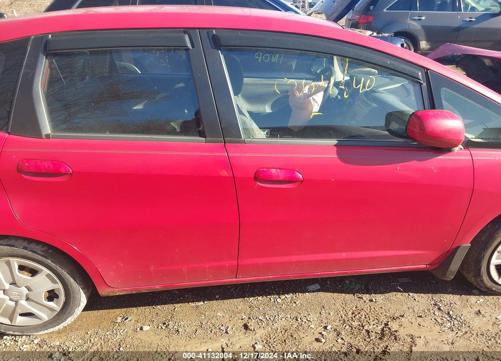 2013 HONDA FIT VIN: JHMGE8H37DC004840