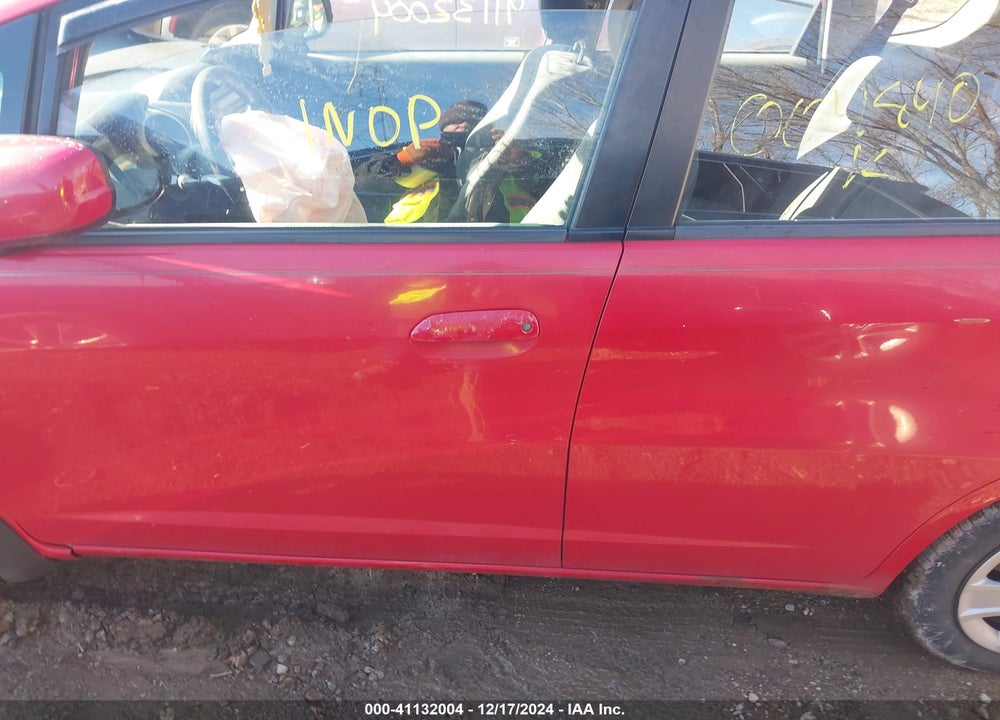 2013 HONDA FIT VIN: JHMGE8H37DC004840