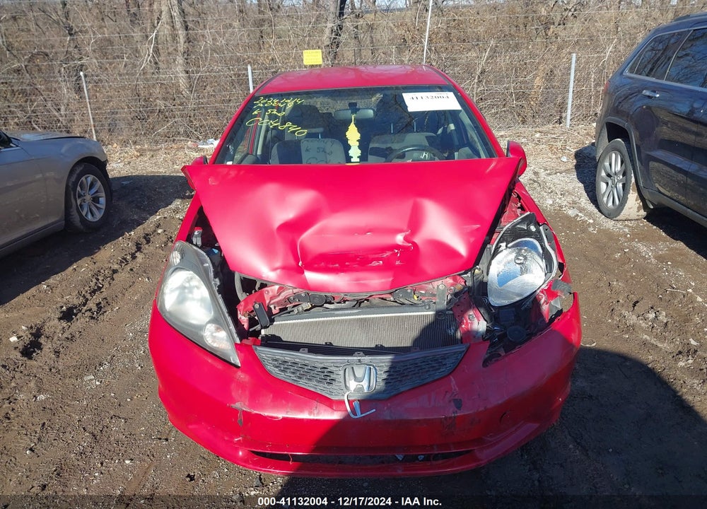 2013 HONDA FIT VIN: JHMGE8H37DC004840