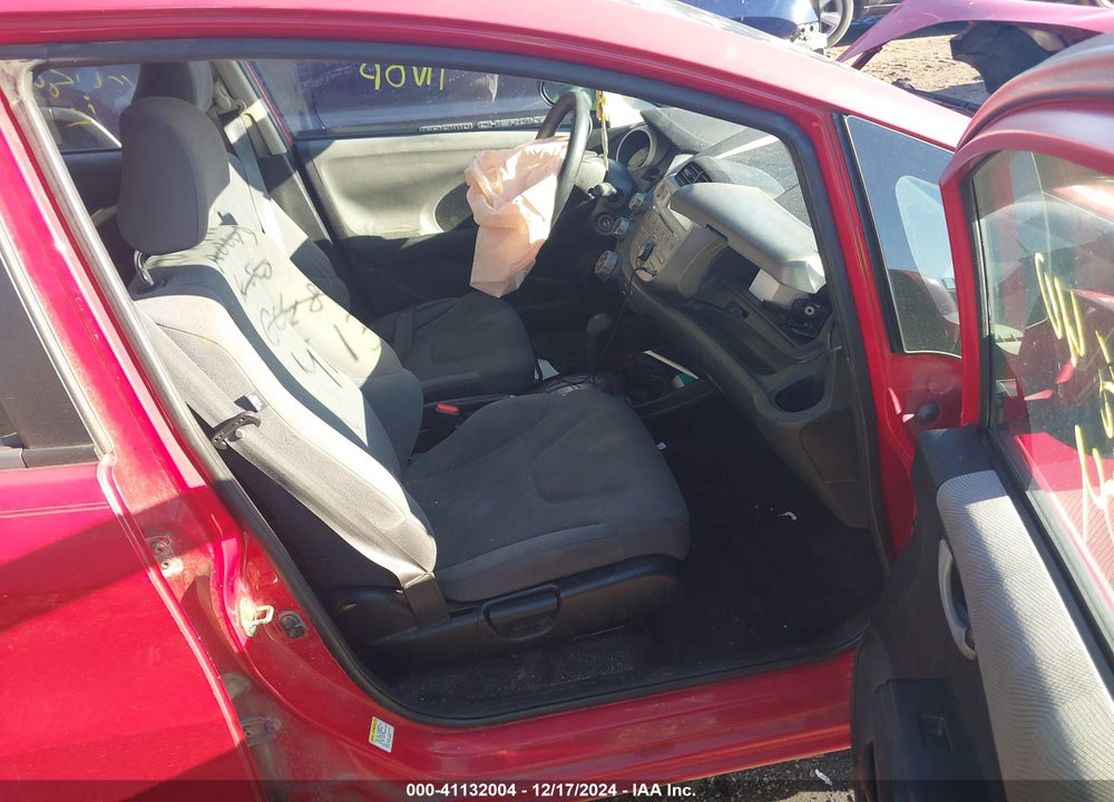 2013 HONDA FIT VIN: JHMGE8H37DC004840