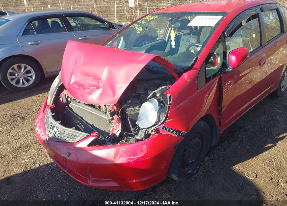 2013 HONDA FIT VIN: JHMGE8H37DC004840