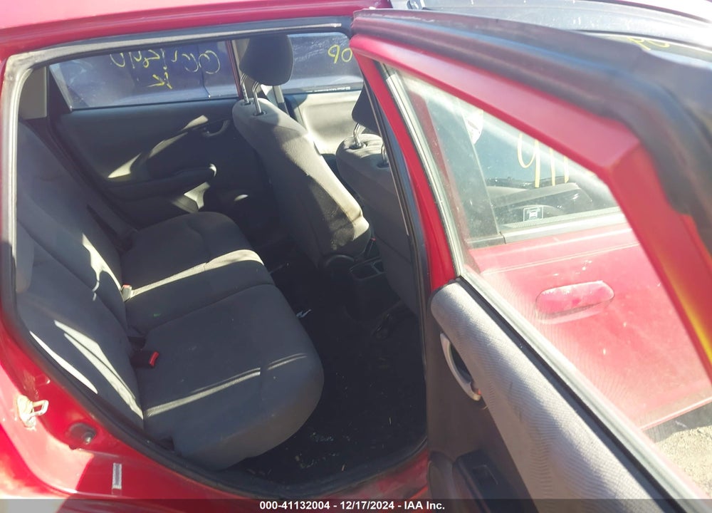 2013 HONDA FIT VIN: JHMGE8H37DC004840