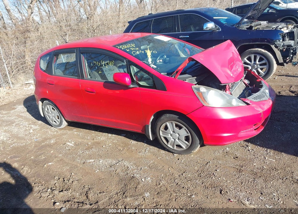 2013 HONDA FIT VIN: JHMGE8H37DC004840