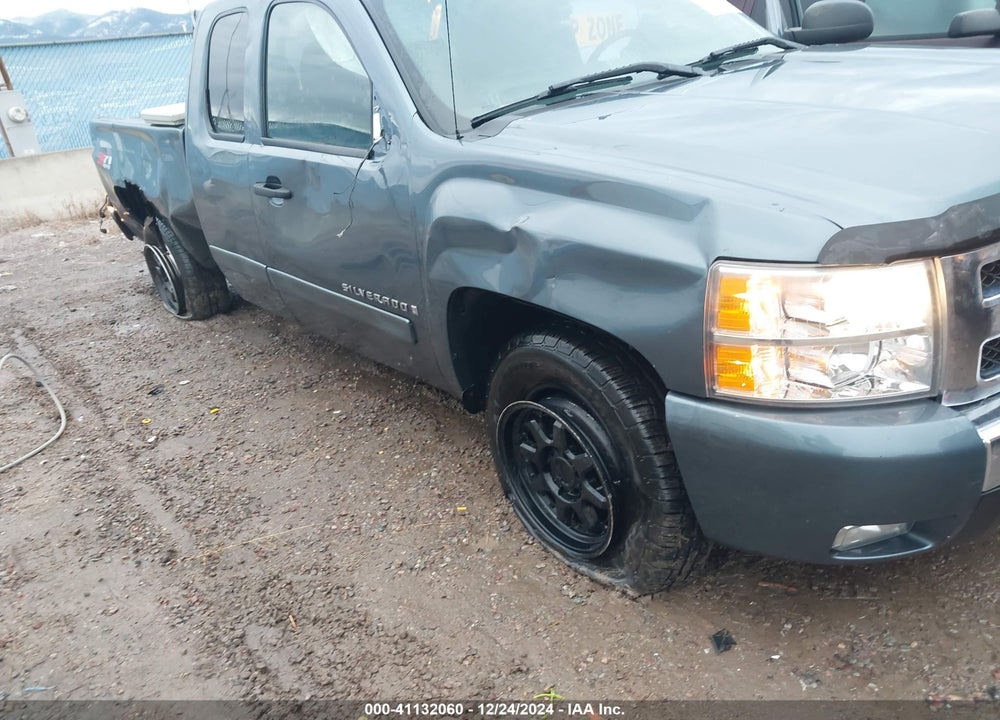 2008 CHEVROLET SILVERADO 1500 LT1 VIN: 2GCEK19J581108082
