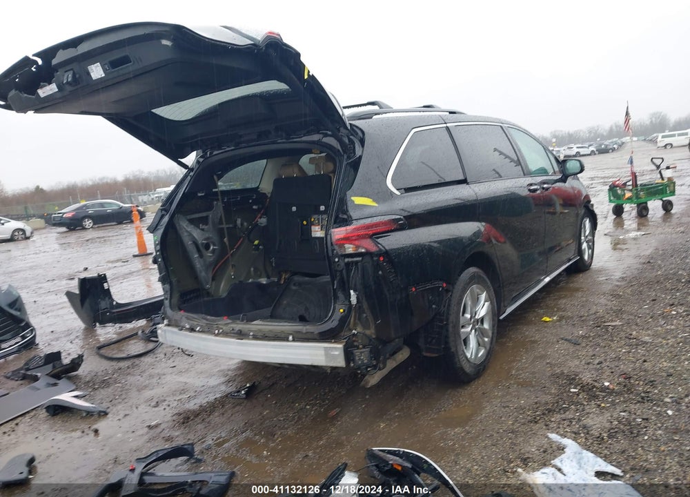 2022 TOYOTA SIENNA XLE VIN: 5TDJRKEC0NS089436