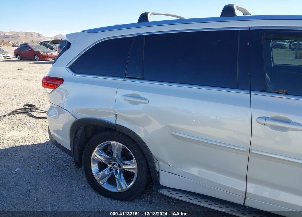 2019 TOYOTA HIGHLANDER LIMITED VIN: 5TDYZRFH2KS301881