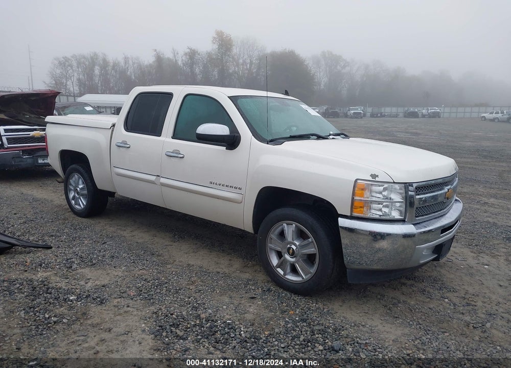 2013 CHEVROLET SILVERADO 1500 LT VIN: 3GCPCSE02DG332646