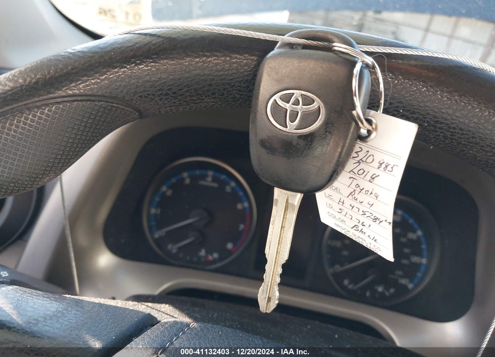 2018 TOYOTA RAV4 LE VIN: 2T3ZFREV7JW517761