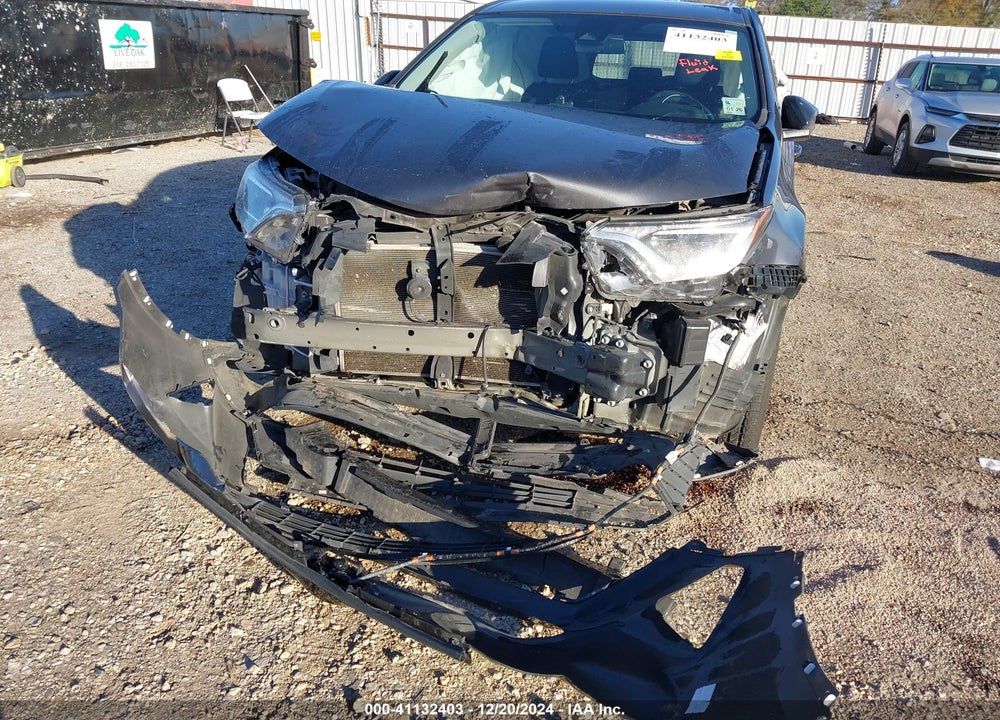 2018 TOYOTA RAV4 LE VIN: 2T3ZFREV7JW517761