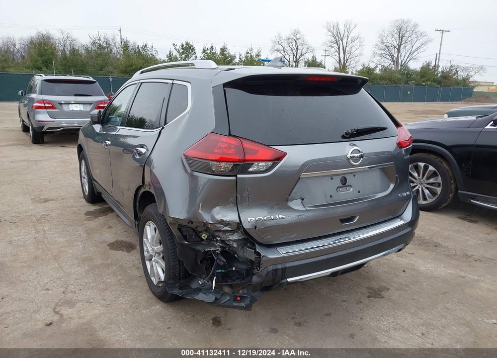 2018 NISSAN ROGUE SV VIN: JN8AT2MV1JW304261